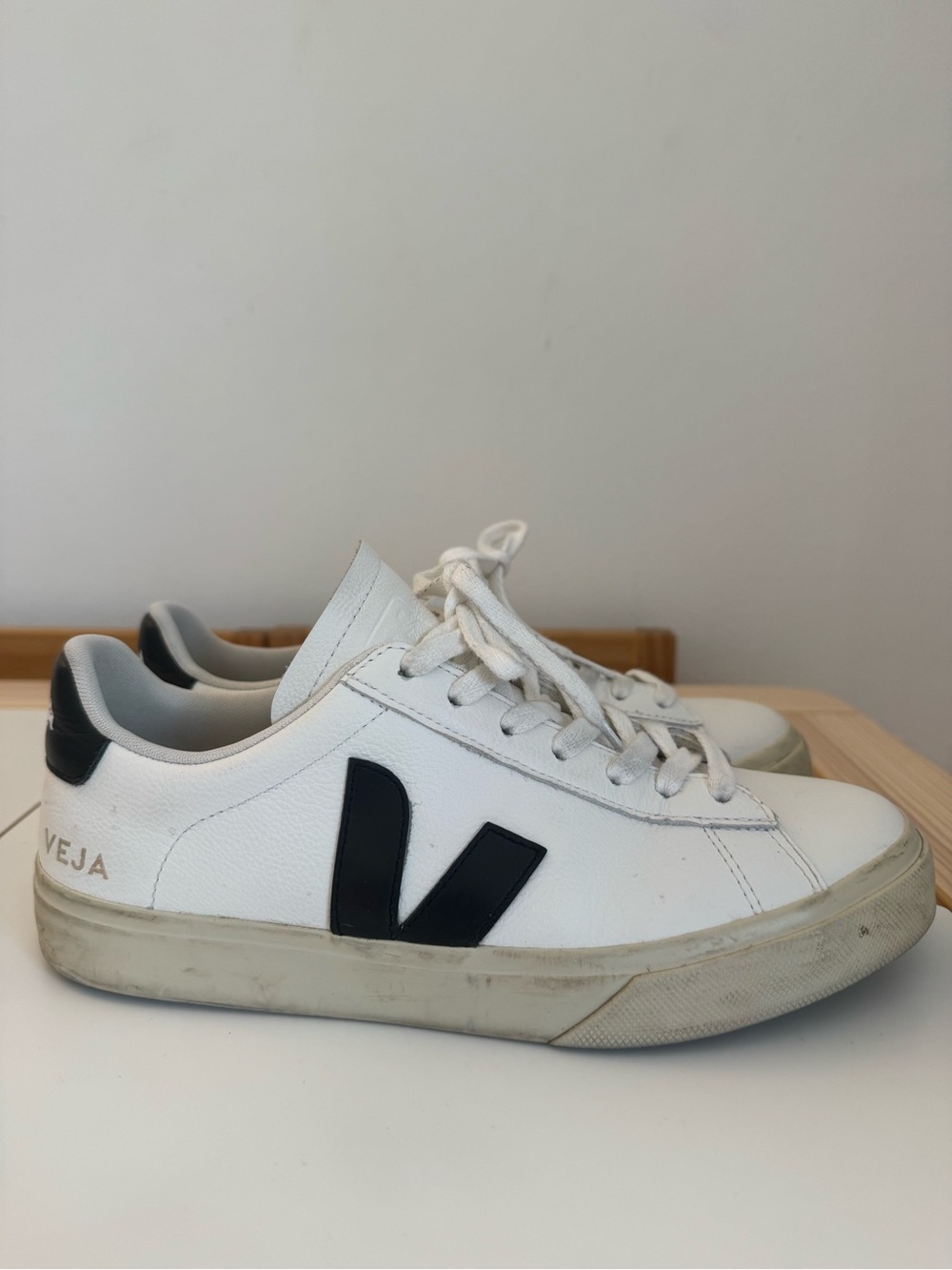 Veja Campo White Leather Low-Top Sneakers with Black V size W 9US/40EU